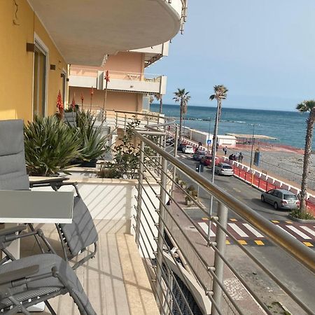 Апартаменты Mare Blu Вентимилья Экстерьер фото